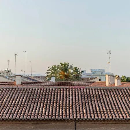 Lägenhet En El Cabanyal Enfrente De La Marina Real *
