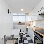Apartmán En El Cabanyal Enfrente De La Marina Real *