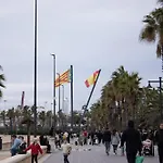 En El Cabanyal Enfrente De La Marina Real Apartmán
