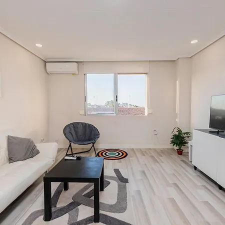 Apartmán En El Cabanyal Enfrente De La Marina Real *